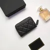 مصممة مصممة للنساء ، حاملي البطاقات ، طية رفرف نمط كلاسيكي ، Lambbskin Black Mini Wallet Pure Color Pebble Leather with Box