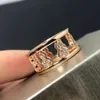 McQeen Tasarımcı Qeelins Luxury Jewelry High Versiyonu Dötülmüş Kabak Yüzüğü Kadınlar için Vgold 18K Altın Şık ve Kişiselleştirilmiş Endeks Parmak Işığı Lux