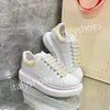 2024 Luxurys Water Diamond Pequeno Branco Casual Board Womens Genuíno Couro Grosso Sole Lace Up Mens Designer Casal Outdoor Sports Shoes 34-46 XSD221105