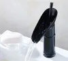 Rubinetti per lavandino del bagno Rubinetto per lavabo in ottone massiccio Acqua fredda Cascata d'arte europea Vaso antico retrò in oro nero