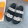 Designer Zomerslippers Echt leer luxe sandalen vrouw strand Platte gesp Cartoon Big Head slipper Mode slides heren Hotel Bad platform schoenen maat 45-46