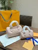 24SS Женский дизайнер роскошного дизайнера градиент розовая сумка для подушки женская сумка для кросс -кубика Чистое стальное оборудование для плечевого ремня можно удалить и отрегулировать 20 см/16см