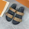 Designer Zomerslippers Echt leer luxe sandalen vrouw strand Platte gesp Cartoon Big Head slipper Mode slides heren Hotel Bad platform schoenen maat 45-46