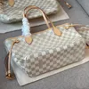 Klassisk nätdesigner stor kapacitet handväska högkvalitativ Tote Travel Axel Women's Casual Never Shopping Full Bag Purse