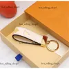 985 Lvse-sleutelhanger Hoge kwaliteit sleutelhanger Klassiek Prachtige luxe Designer Autosleutelring Zinklegering Letter Unisex Lanyard Goud Zwart Metaal Kleine sieraden 209