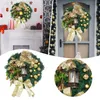 Fiori decorativi Ghirlanda sacra di Natale con luci illuminate Scena calda alle ventose della finestra