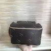 أكياس مستحضرات مستحضرات مسافر حقيبة مرحاض تصميم للأزياء نساء Washbag حقيبة أدوات الزينة المكياجية كبيرة السعة 1836