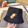 Pra Hoeden Bucket Hat Pet Designer Sterren met hetzelfde Casual uitje Platte hoeden met kleine rand Wild Triangle Standaard Ins Ba233GL56