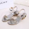 Sandaler kvinnor 2024 Summers Flip Flop Fashion Rhinestone Wedges Shoes Crystal High Heels Casual Beach