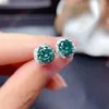 Stud Huitan Vintage Green Cubic Zirconia Studded Earrings Lämpliga för kvinnor Vackra blommorformade örhängen Party Style Gifts Nya smycken J240226