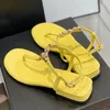 Yaz kadın tutam ayak parmağı düz sandalet pist tasarımcısı yüksek kaliteli orijinal deri bayanlar sıcak satış şeker renkleri toka kayışı yaz tatil sandalet
