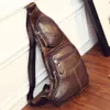 Cross Body de alta qualidade Homens de couro genuíno Cazeiro de couro vintage peito de peito de pacote de pacote Moda Mensageiro Bag278h