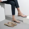 Diseñador de verano Zapatilla de mujer Triángulo Sandalias de lujo P Zapatillas con letras Chanclas Zapatillas Moda Cuero genuino Diapositivas Cadena de metal Señoras Zapatos de arena casuales