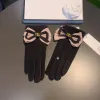 Cinco dedos Guantes Diseñador Pure Woolen Bowknot Ornamento Guante Mujer Moda Lujo Cuero genuino Invierno Novia Regalo