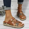 Pantofole da donna sandali da spiaggia casual all'aperto 2024 doppio strato con stampa leopardata piatta antiscivolo durevole punta fissa da donna