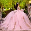 2024 rosa quinceanera klänningar från axel rodnad rosa paljett spetsapplikationer kristallpärlor paljetter boll klänning tyll gäst klänning kväll prom klänningar korsett tillbaka