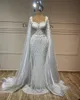 Underbara kvinnor bröllopsklänning älskling ärmlösa brudklänningar med Cape Pearls paljetter svep tågklänning skräddarsydd vestidos de novia
