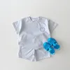 2-stycksflickan pojke set Summer Fashion Cute Basic Short Sleeved Childrens T-shirt+Shorts Patchwork Colorful Clothing 240225