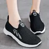 nxy Sport- und Freizeitschuhe Damen Neuer Herbsttrend Vielseitiger Low Top Flying Woven Joggingschuhe Walking