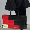 Modefärg kollision fyrkantig vävd design tyg axelväska kvinnors väska 030124a