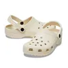 kids crocs women mens salehe bembury croc charms crocks Scarpe da mocassini in gomma per auto rosa piatte con fibbia di design 【code ：L】