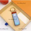 985 Lvse-sleutelhanger Hoge kwaliteit sleutelhanger Klassiek Prachtige luxe Designer Autosleutelring Zinklegering Letter Unisex Lanyard Goud Zwart Metaal Kleine sieraden 209