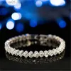 Classice Chiny Zircon Roman Chain Bracelets للنساء المليءات من Rhinestone Love Heart Cuban Rink Chain Bracelets Gift YQ240226