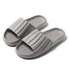 Tjocka soliga sandaler för män och kvinnor under sommaren inomhuspar tar duschar i badrummet 00