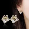 Pendientes de tuerca con incrustaciones de circonita salvaje para mujer, aretes de boda con temperamento a la moda, estrella de mar Simple