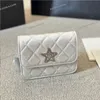 Designer Women Diamonds Silver Star Mini Flap Bag 15x12cm quiltad kalvskinn Läder Lovely Coin Purse Matelasse Chain Midjepaket Lyxig axelkorsskropp Handväska