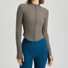 Chemises actives Costume de yoga pour femmes AI Automne et hiver Haut de sport Coupe ajustée Veste à manches longues zippée Portant des vêtements de fitness à l'extérieur