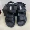 Dames Dames Kalfsleer Papa Sandalen Gewatteerde Zomer Designer Sandalen Platform Flats Lage Hak Sleehak Diamant Gesp Sandaal Slip Enkelbandje Strandschoen Flip Flop C65104