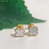 Stud Earrings Luxury Designer Earing Clover Pearl Mother-of-pearl 18K Gold Plated Agate Ear Ring Mothers Day Party Wedding Gift Jewelry Valentines Gift Expend 780