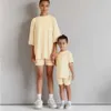 Família combinando roupas 2023 família combinando mãe filha conjuntos de verão sólido algodão presente personalizado para roupas roupas meninos meninas esportes leggings