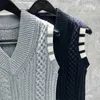 TB THOM Uomo Cashmere Misto Lana Gilet Relax Fit Maglia con Scollo a V Maglione Senza Maniche a 4 Barre di Alta Qualità con Design a Bottoni