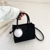 Bolsos cruzados cuadrados pequeños para mujer, nuevo bolso informal, versátil y sencillo, bolsas de mensajero de hombro de fieltro populares a la moda para chicas