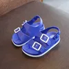 Slipper São de verão Sandálias ao ar livre sapatos infantis de moda de luz macia planos macios para bebês sandálias infantis de praia casual sapatos de crianças novos 2448