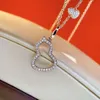 McQeen Designer Qeelins Jewelry Jewelry Hollow Suglace Netclace Female Vgold Pendant legant and الاجتماع