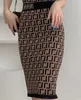 Дизайнерские дизайнерские женские платья Элегантное вечернее платье с буквами цепочки Женская мода Юбка средней длины Сплошной цвет Вязаный шаг Пакет Бедро Короткий размер S-XL DesignerQX63