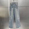 Brev flockar kvinnor denim byxor design jean byxor designer blå elegant ficka jeans
