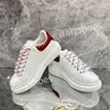 2024 Hot Top Luxe Water Diamond Kleine Witte Casual Board Dames Echt Leer Dikke Zool Lace Up Heren Designer Paar Outdoor Sportschoenen 34-46 xsd221105