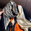 Foulards 2022 Été Soie Foulard Femmes Écharpe Châles Lady Wraps Doux Pashmina Femme Echarpe Designer Plage Étole Foulard Ban267b