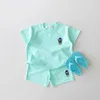 Bebê coreano conjunto de roupas de verão menino bordado urso colorido camiseta + shorts soltos conjunto 2 pçs saco bebê menina conjunto de roupas 240225