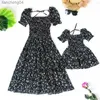 Familjsmatchande kläder 2024 Flower Mother Daughter Matching Dresses Family Set Square Neck Mommy and Me Clothes Fashion Woman Toddler Girls Dress