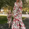 Roupas combinando para a família 2023 Mãe e filha floral manga comprida vestido roupas família look combinando roupas festa de casamento mamãe e eu vestidos longos 5-12