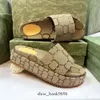 Slides Sandálias Designer Chinelos TOP Verão Homens e Mulheres Sola Grossa Levantada Chinelos de Pão Luxo Feminino Intertravado Chinelos de Letra Dupla 5cm Sola de Borracha