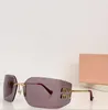 Solglasögon för kvinnor Miumius Luxurys Designers Runway Glasses Högkvalitativa kvadratiska nyanser Femininity