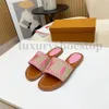 Zapatillas de mujer Sandalias planas Diseñador de lujo Moda Bordar Sandalia Carta Zapatilla Mujer Verano Playa Diapositiva Señoras Zapatos de tacón bajo