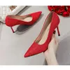 Sapatos de vestido de salto alto feminino apontou saltos finos bombas casamento tamanho grande noiva pequena renda vermelha dama de honra