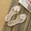 Sandaler 2024 Summer Fish Mouth Flat Bottom Holiday Beach Shoes Anti-halk Transparenta Fashion Candy Colors Blommor Kvinnor